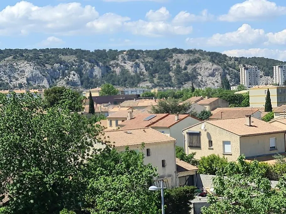 Apartment Beau Studio Avec Balcon Au Calme Au Coeur Du Luberon Proche Du Centre Et Gare Avec Lit Double Et Convertible France