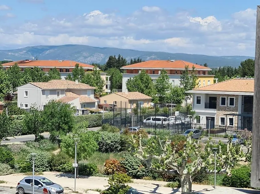 Beau Studio Avec Balcon Au Calme Au Coeur Du Luberon Proche Du Centre Et Gare Avec Lit Double Et Convertible Cavaillon
