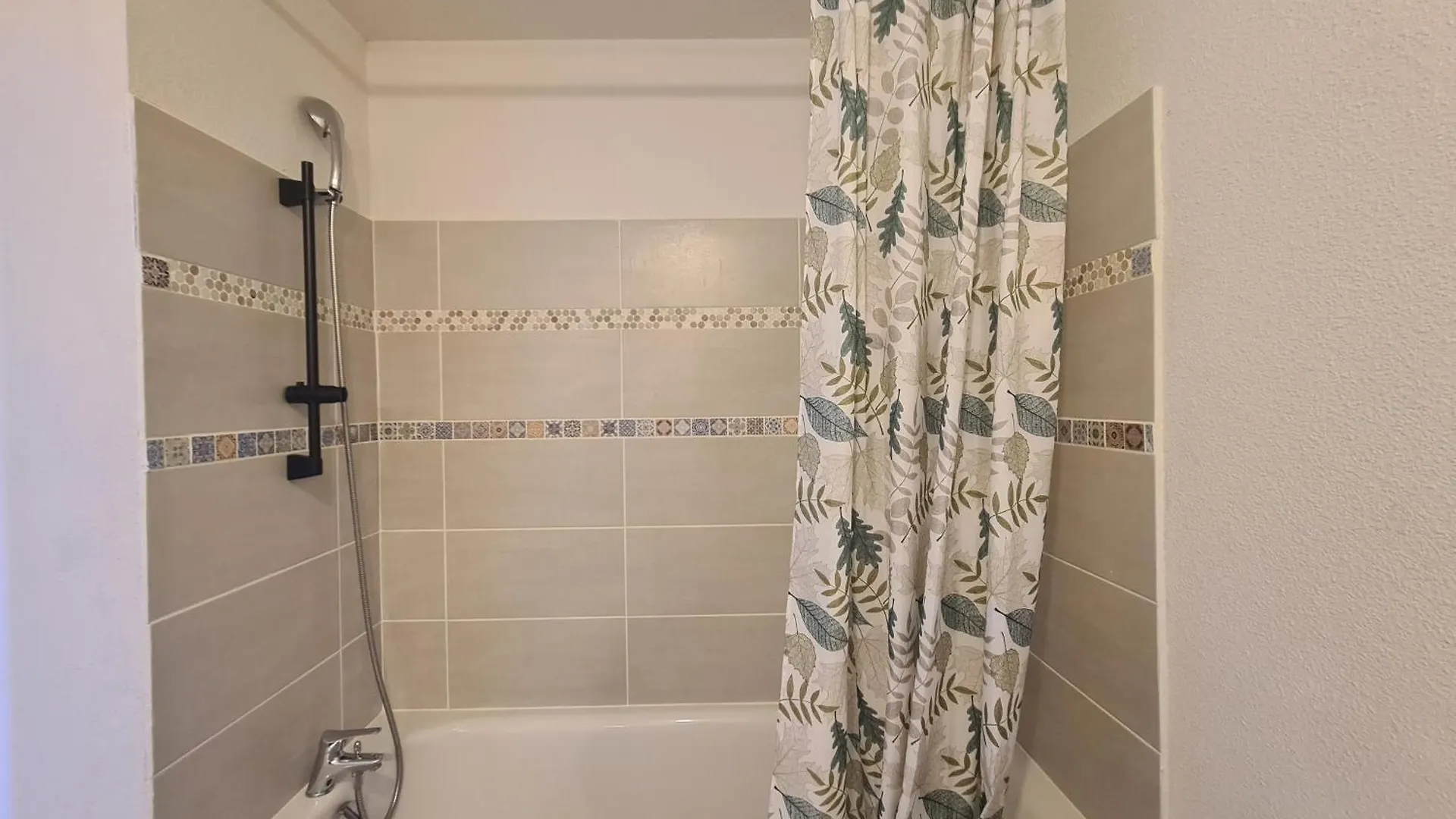 Beau Studio Avec Balcon Au Calme Au Coeur Du Luberon Proche Du Centre Et Gare Avec Lit Double Et Convertible Cavaillon 0*,